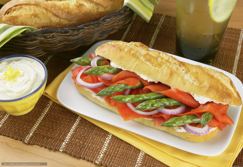 Smoked salmon sandwich with asparagus