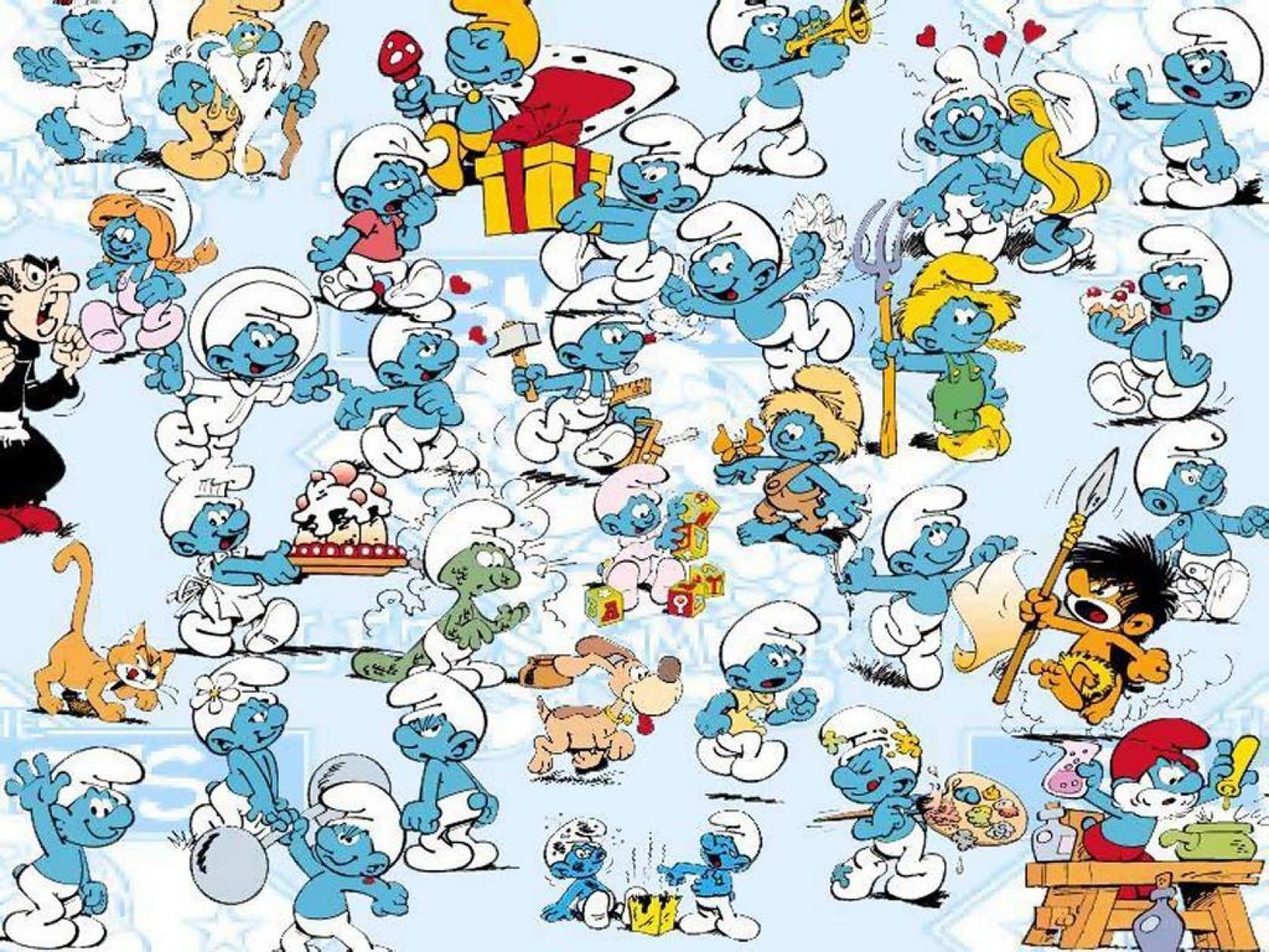Smurfs in a chaotic scene