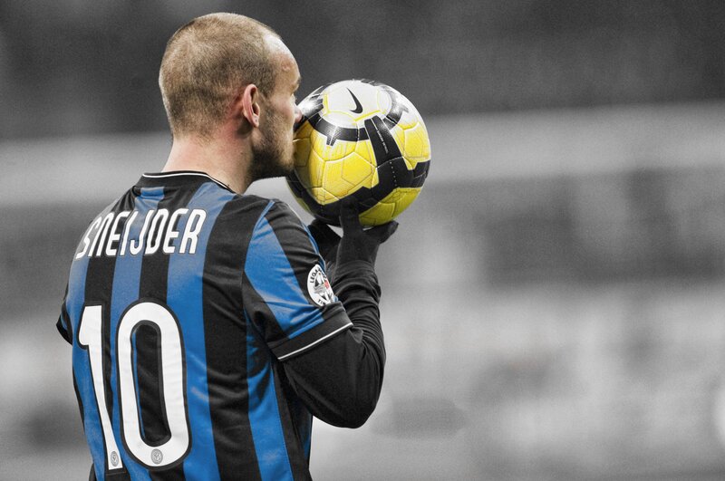 Sneijder kissing a soccer ball