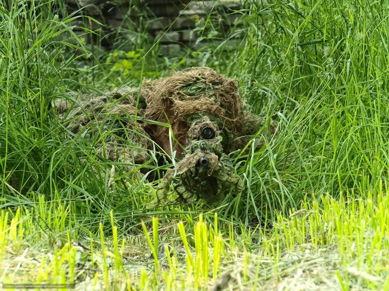 Sniper in Ghillie Suit — Green, Alert