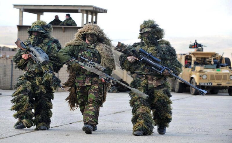 Snipers in Ghillie Suits — Green, Serious