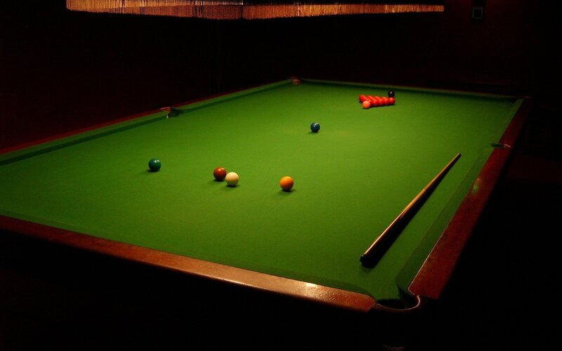Snooker Table with Balls — Green
