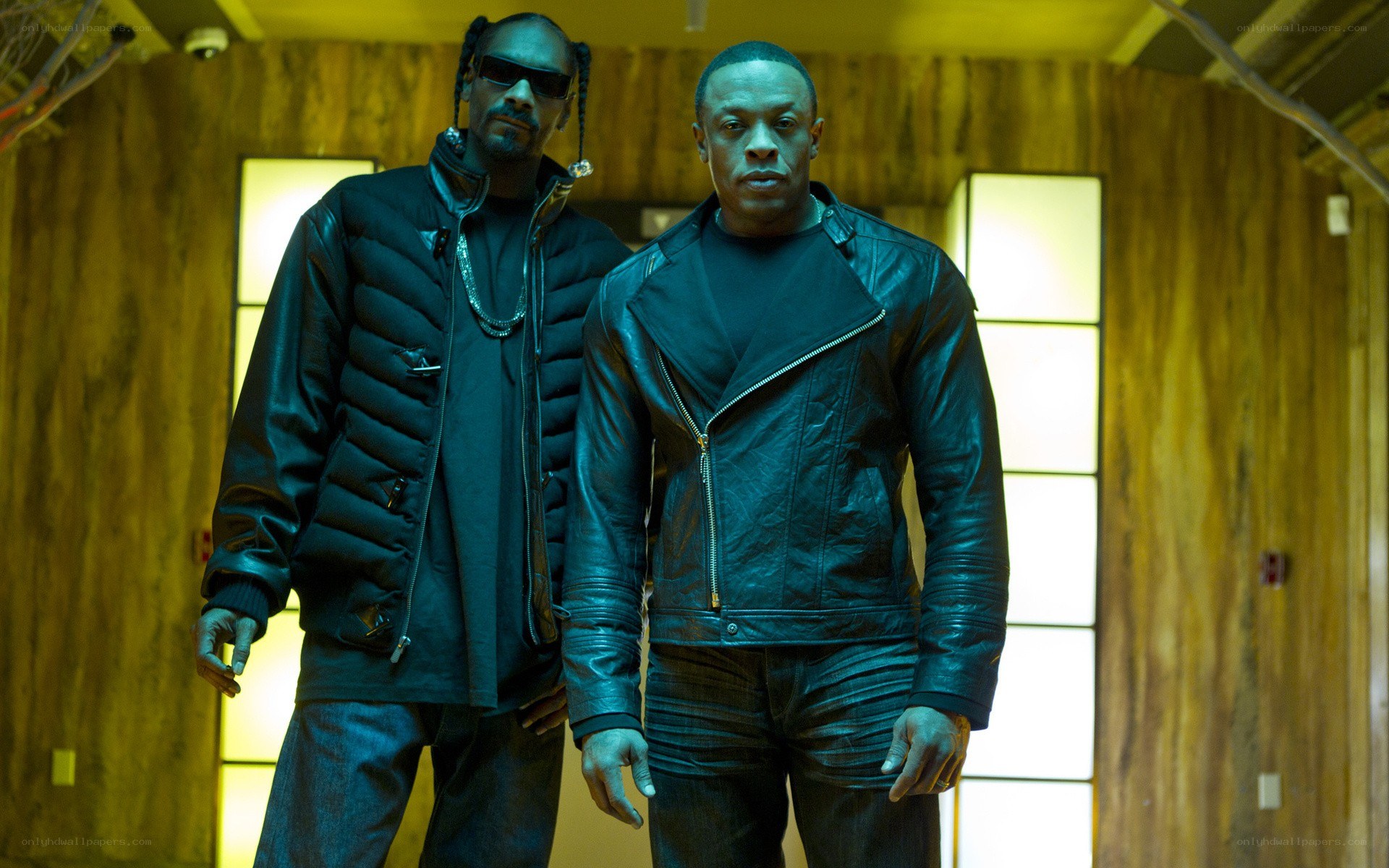 Snoop Dogg and Dr. Dre standing together