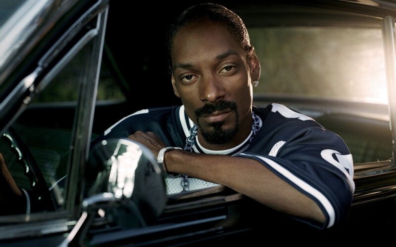 Snoop Dogg in a car