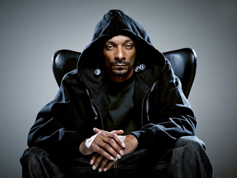 Snoop Dogg in black hoodie