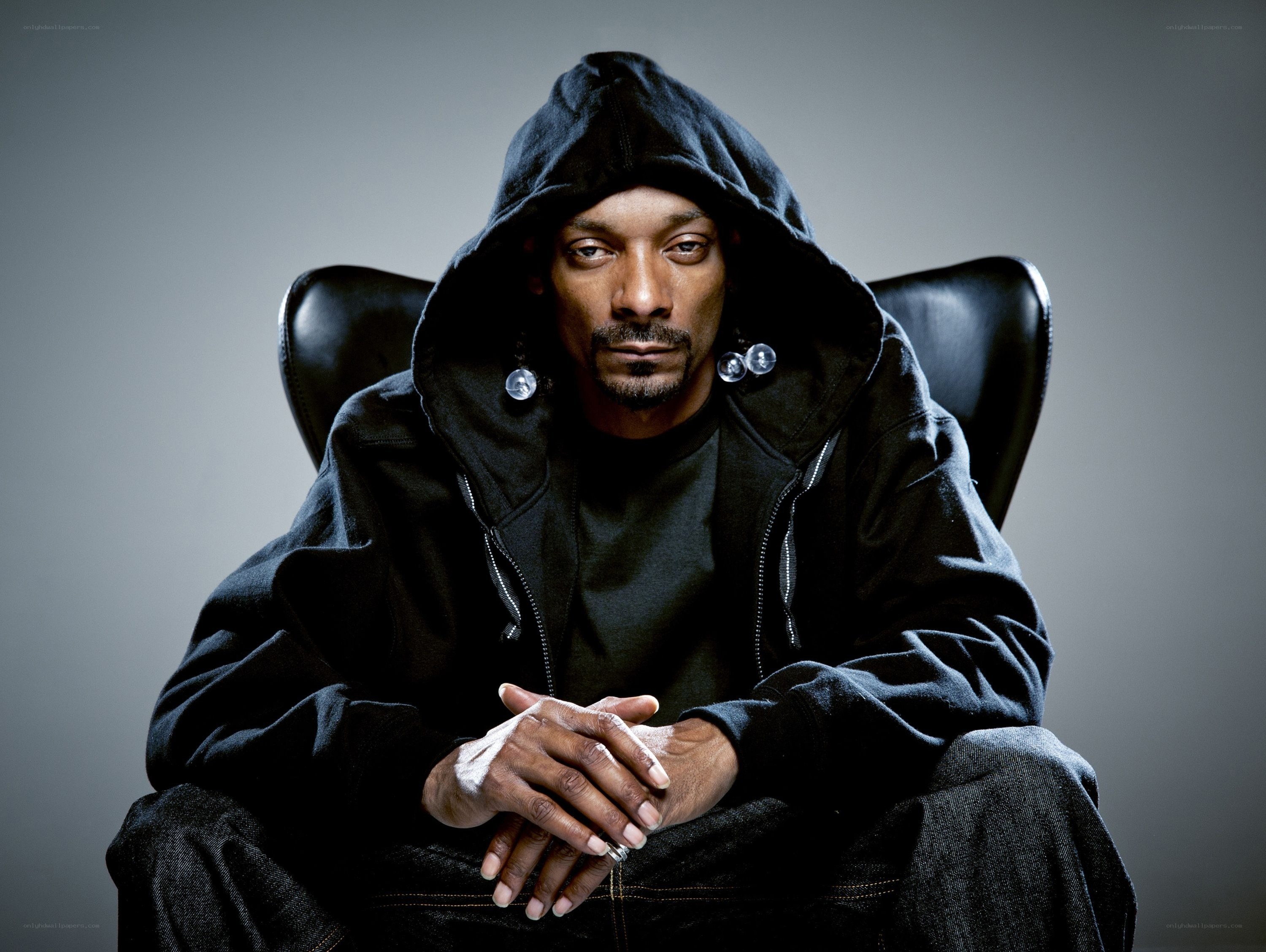 Snoop Dogg in black hoodie