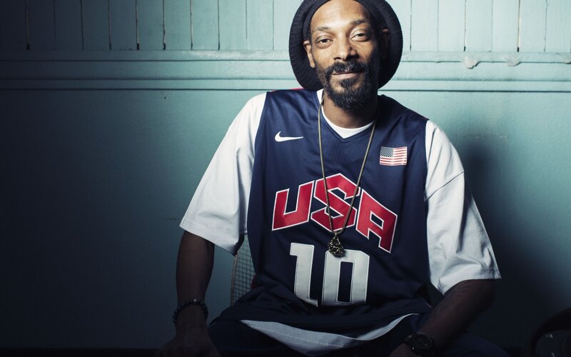 Snoop Dogg in USA jersey