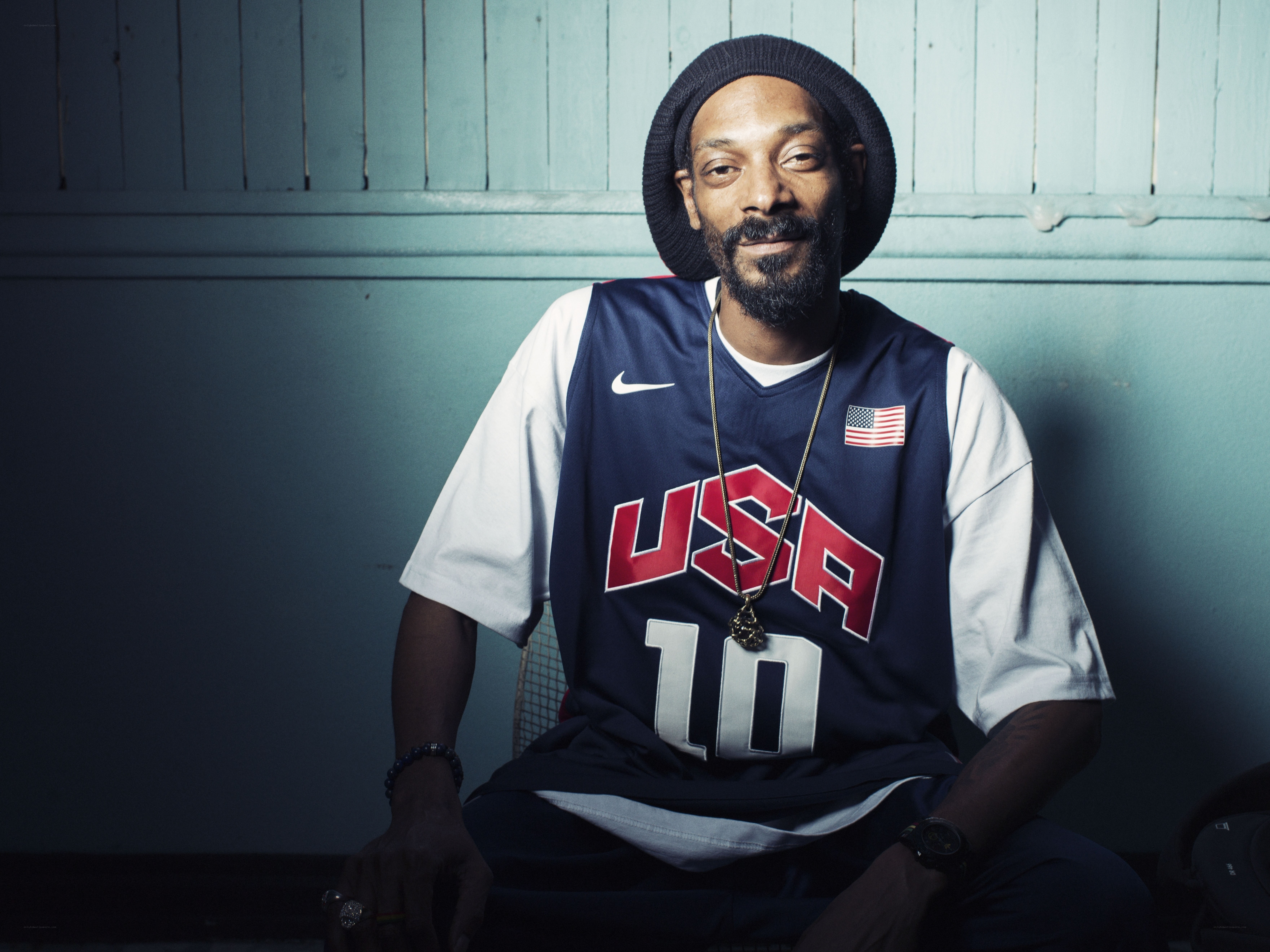 Snoop Dogg in USA jersey