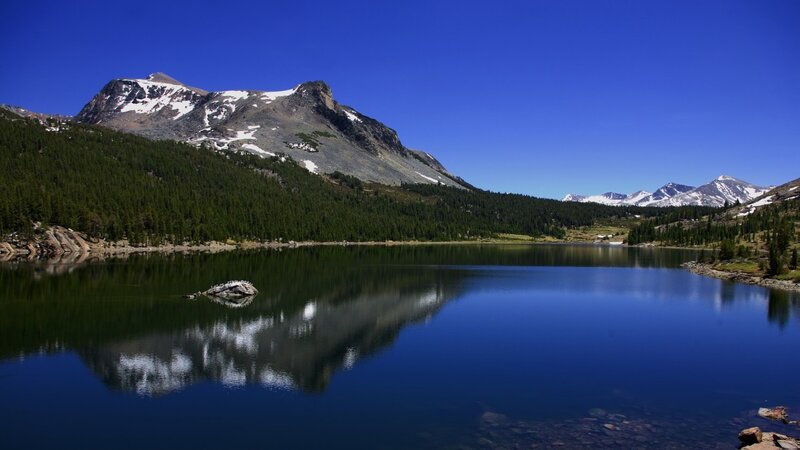 Snow-capped Mountain Lake — Serene, Green