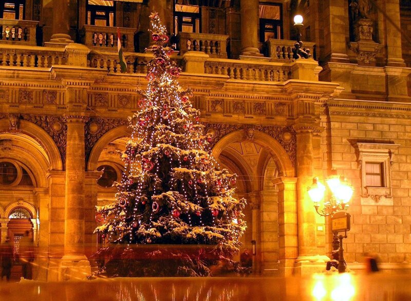 Snow-covered Christmas Tree — Yellow, Festive