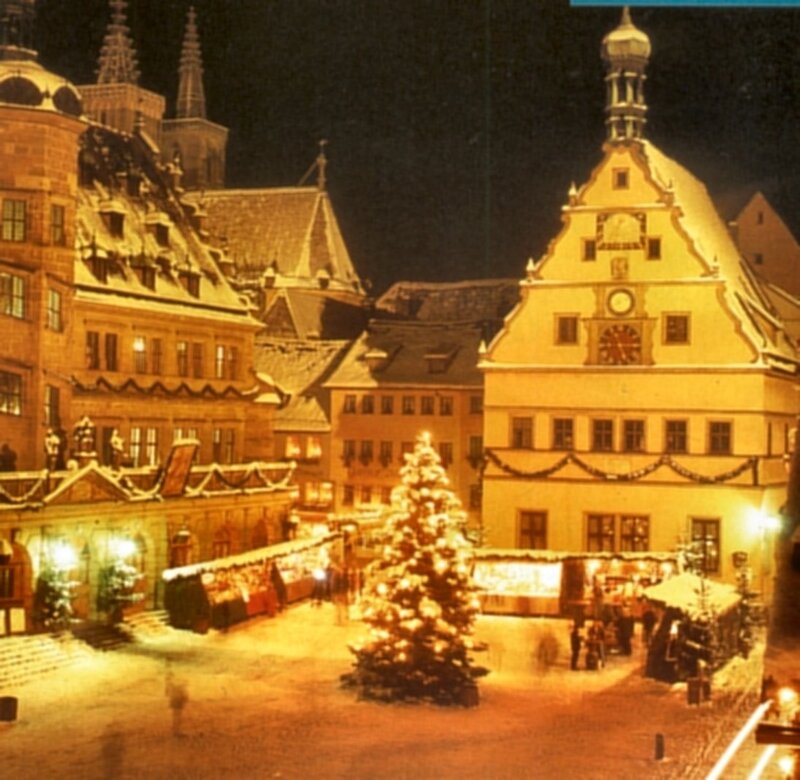 Snow-covered Christmas Tree — Yellow