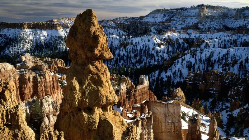 Snow-covered hoodoos in Bryce Canyon