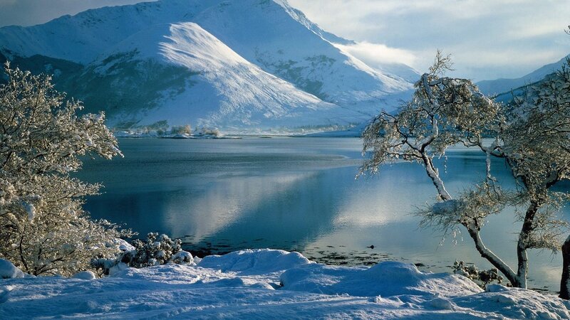 Snow-covered Lake and Mountains — Blue, Serene, Winter