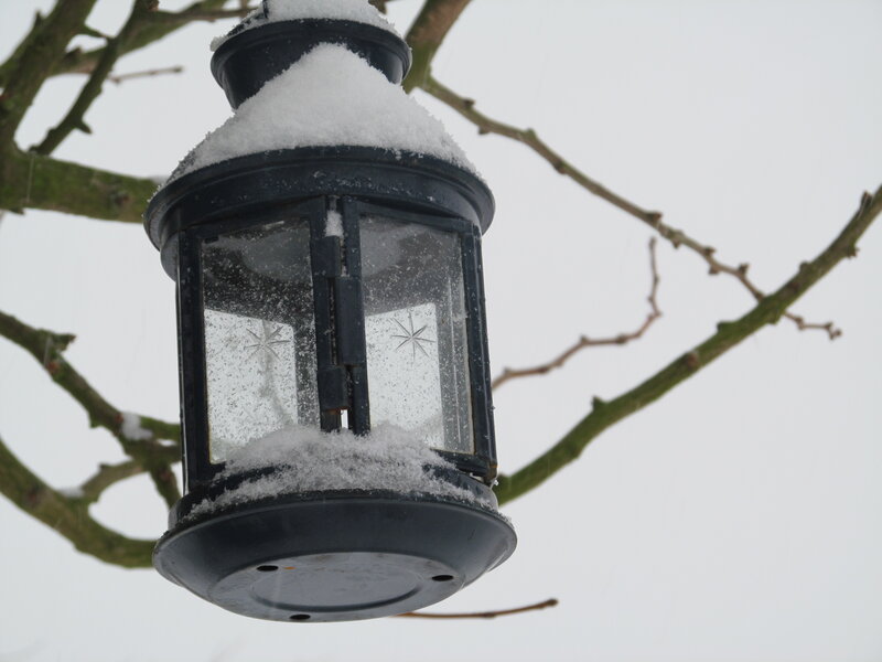 Snow-covered Lantern — Black