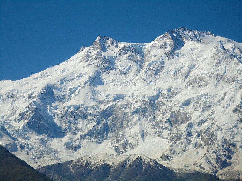 Snow-covered Mountain Peak — Dramatic, Snow