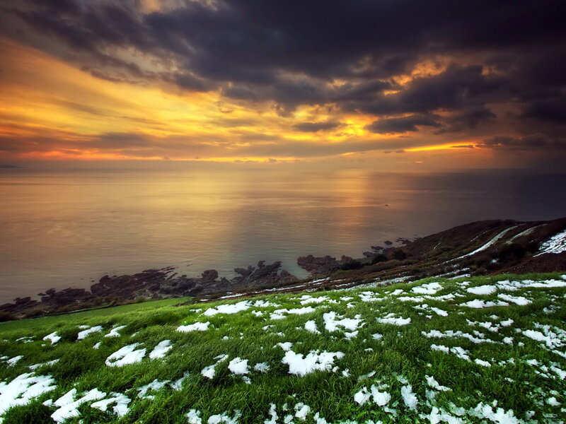Snow-dusted Grassy Hill — Green