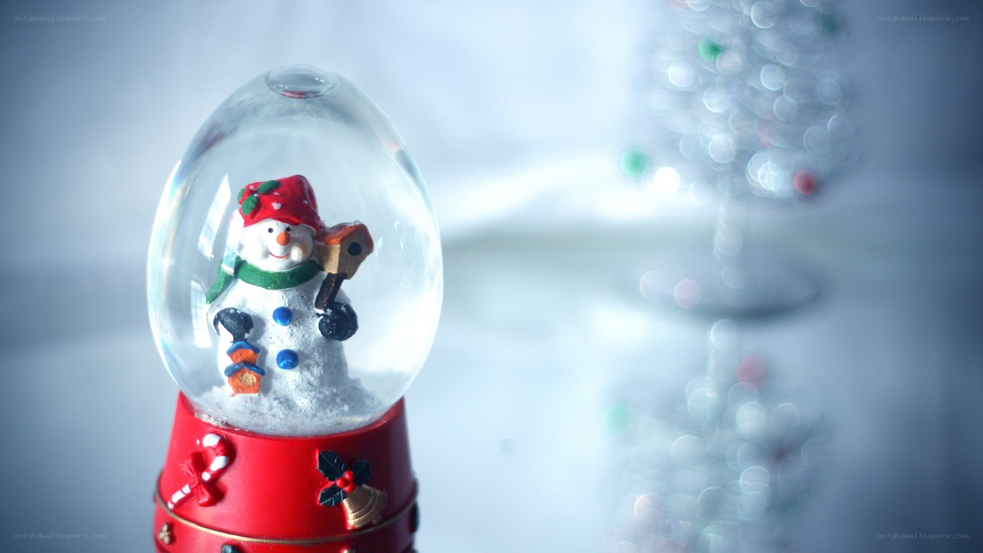 snow globe with snowman