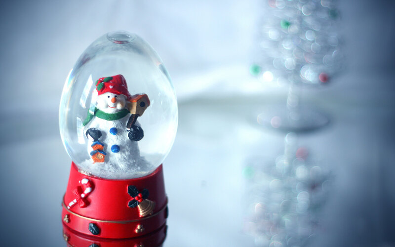 Snow Globe with Snowman — Red