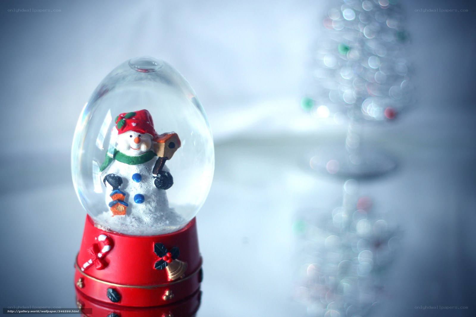 Snow globe with snowman