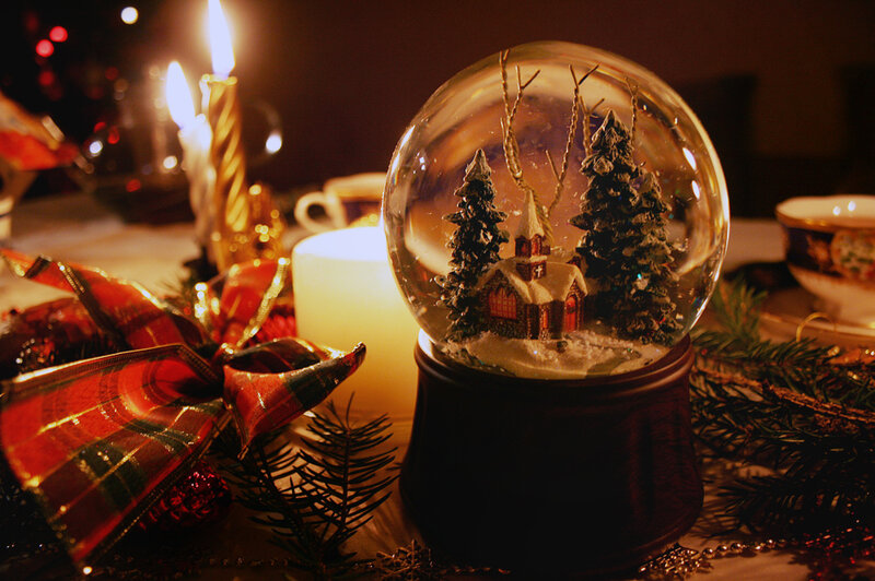 Snow Globe with Winter Scene — Red