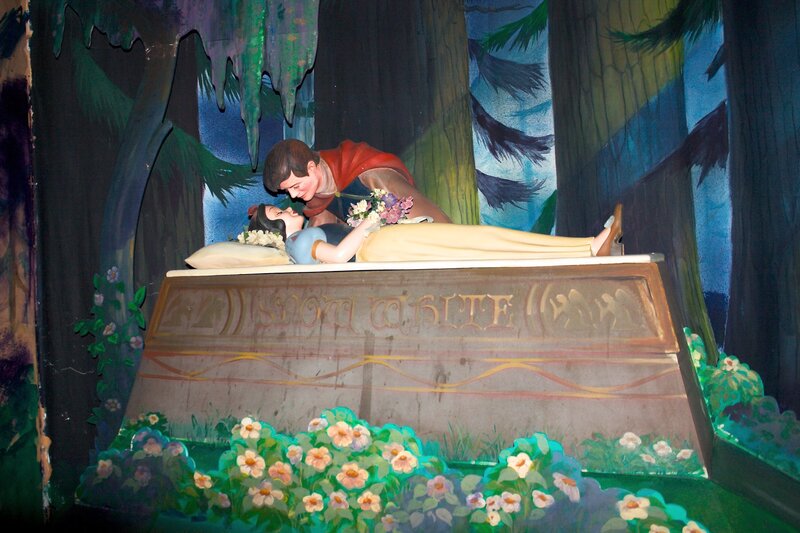 Snow White and Prince — Green