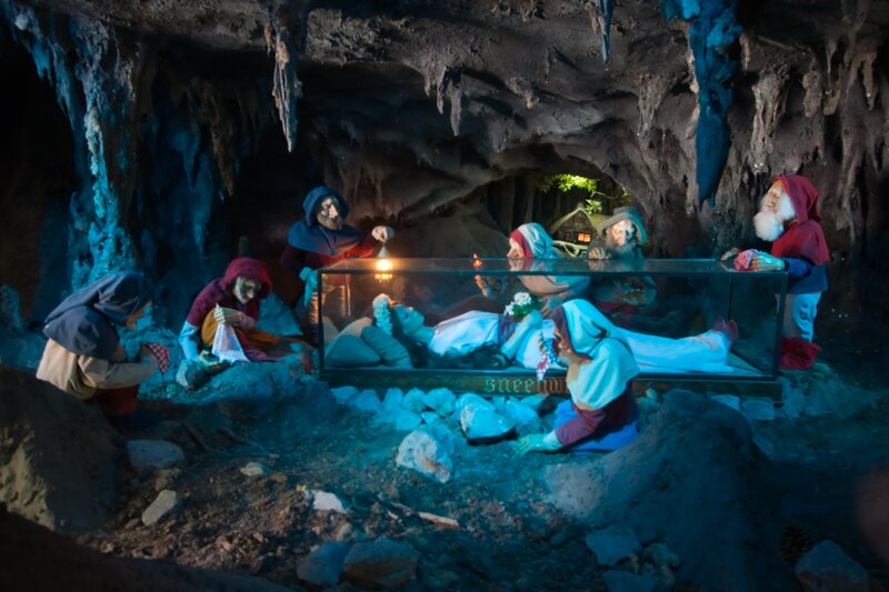 Snow White in Cave