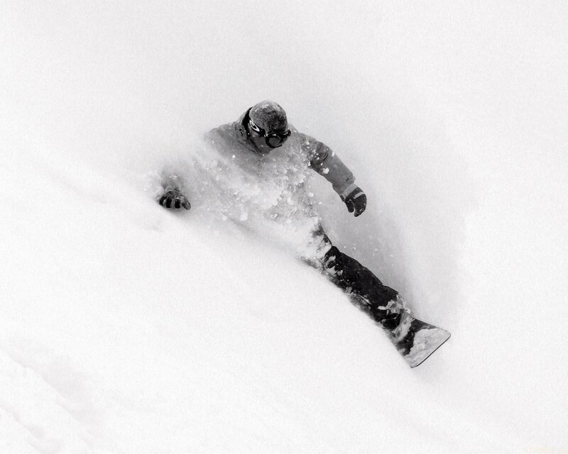 Snowboarder in Powder — Black, Dynamic