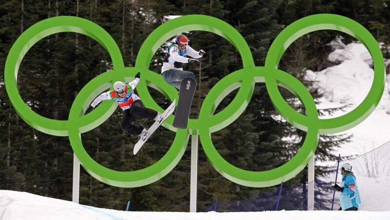 Snowboarders in Olympic rings