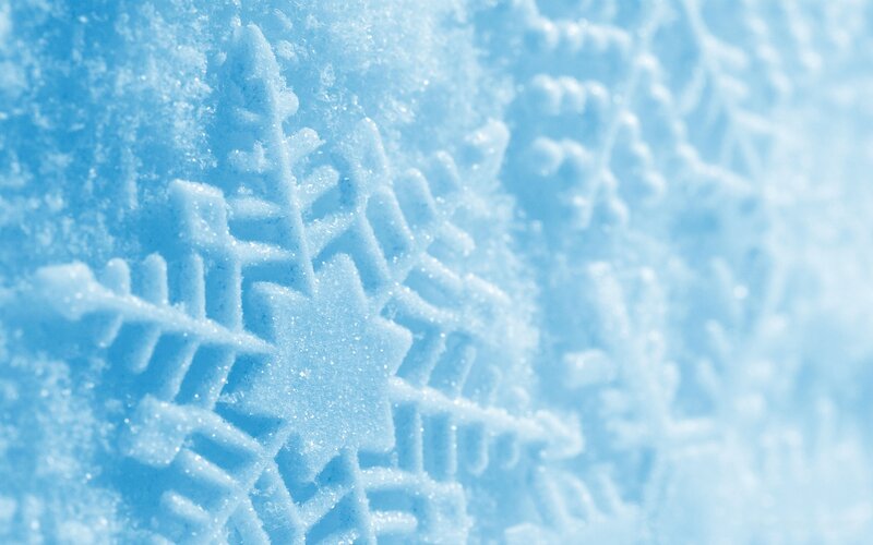Snowflake in Snow — Blue