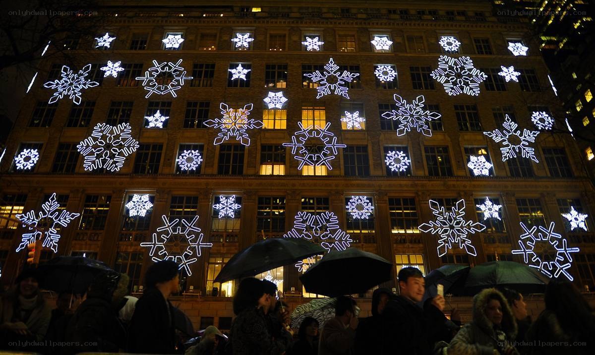 Snowflake lights on building