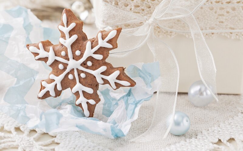 Snowflake-shaped Cookie — Brown