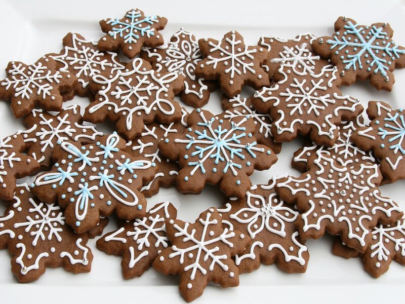 Snowflake-shaped Gingerbread Cookies