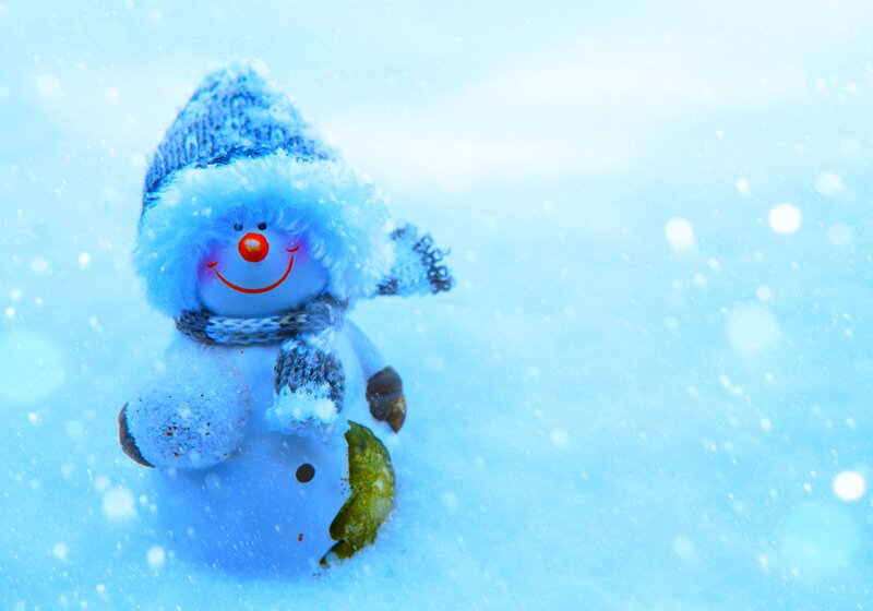 Snowman Figurine in Snow — Blue