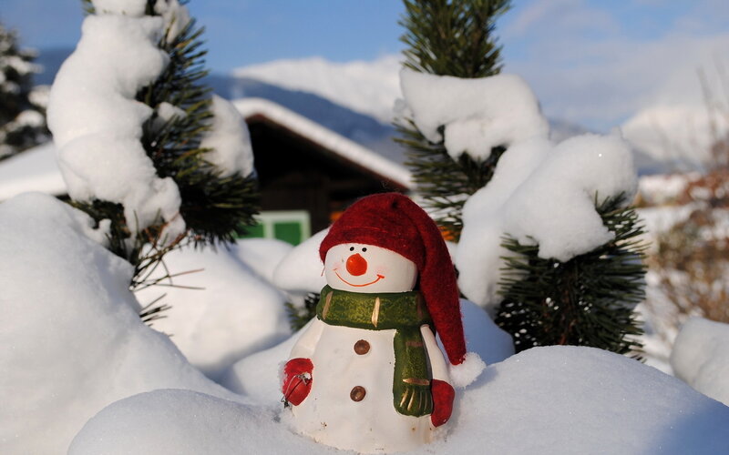 Snowman Figurine in Snow — White, Peaceful