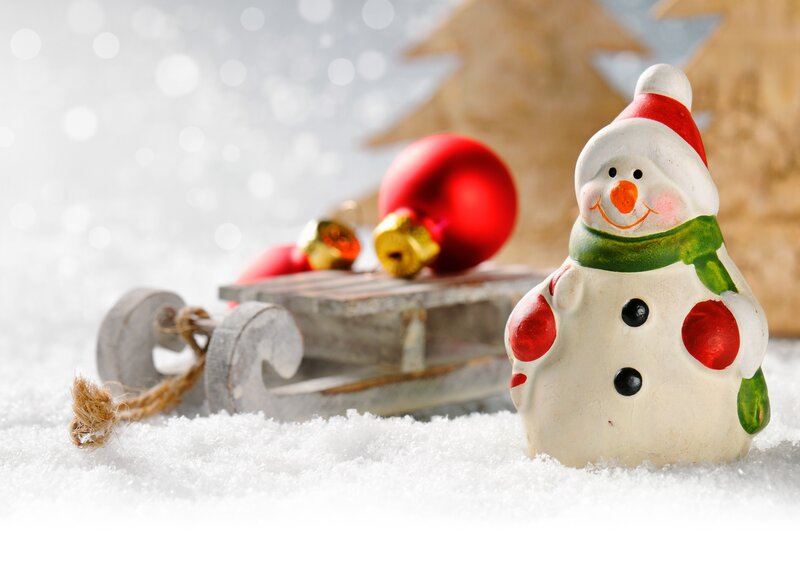 Snowman Figurine in Snow — White