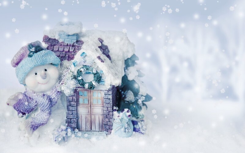 Snowman Figurine with House — White