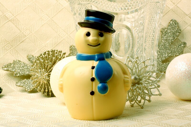 Snowman Figurine — Yellow, Festive