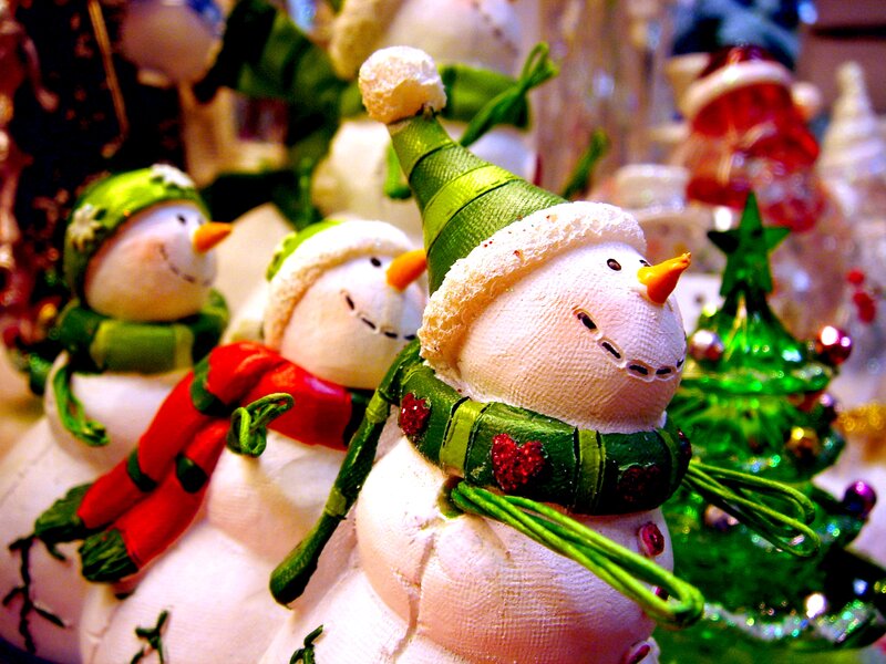 Snowman Figurines — Green
