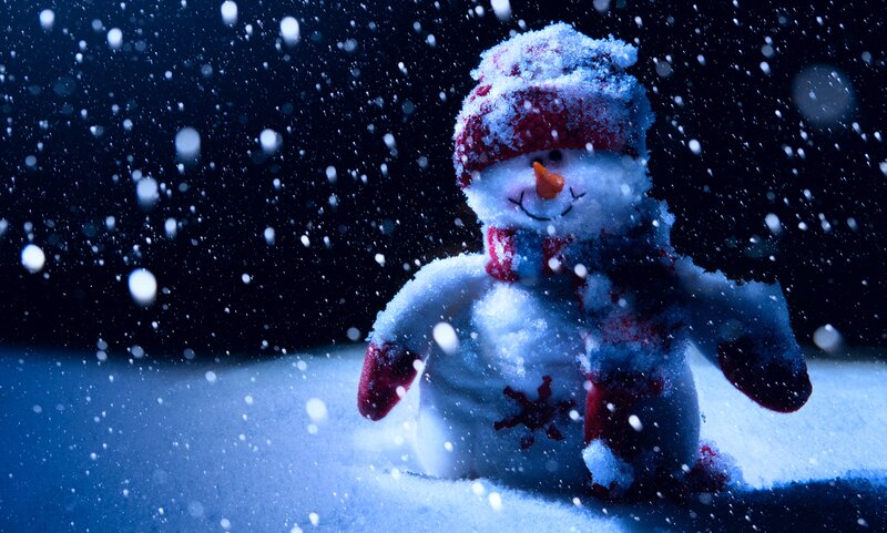 Snowman in Snowfall — Blue