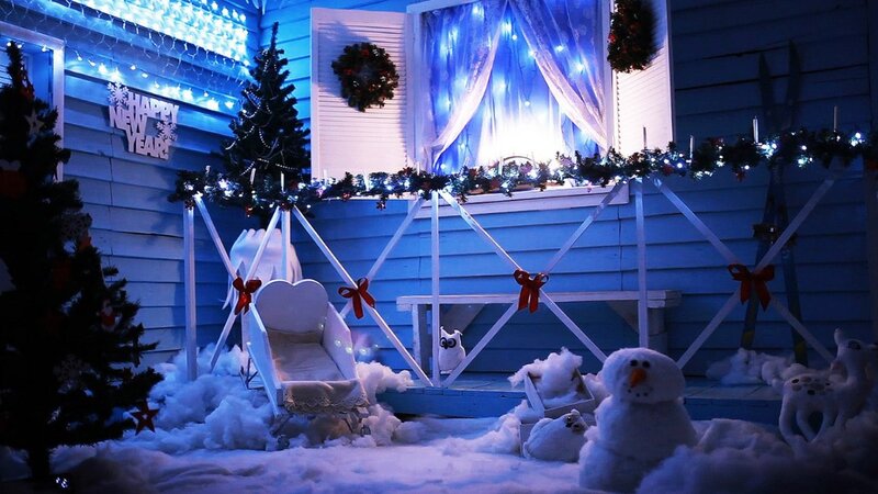 Snowman on Porch — Blue
