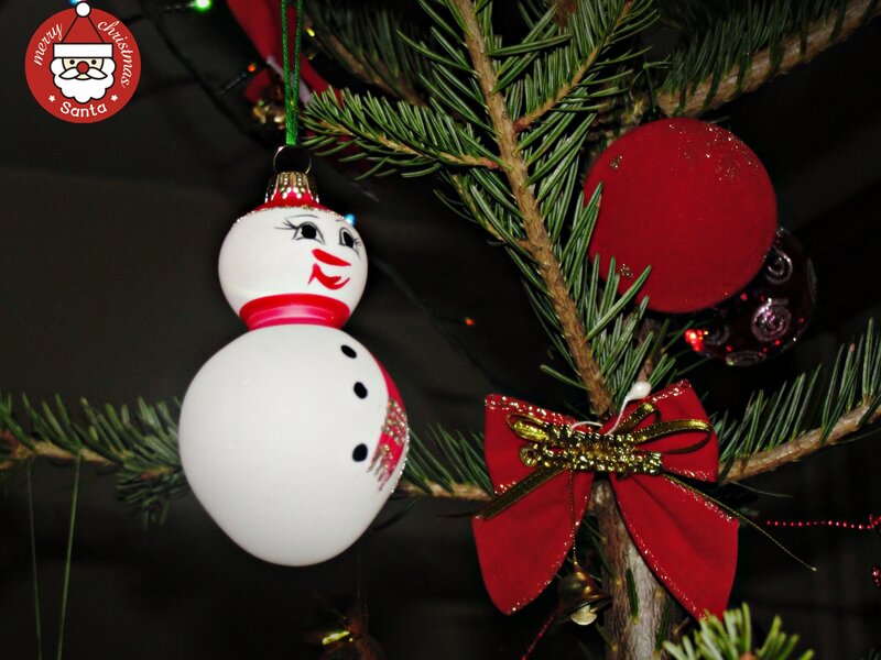 Snowman Ornament on Tree — Green, Festive