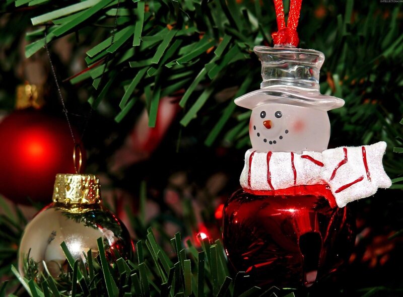 Snowman Ornament on Tree — Green, Festive, Winter