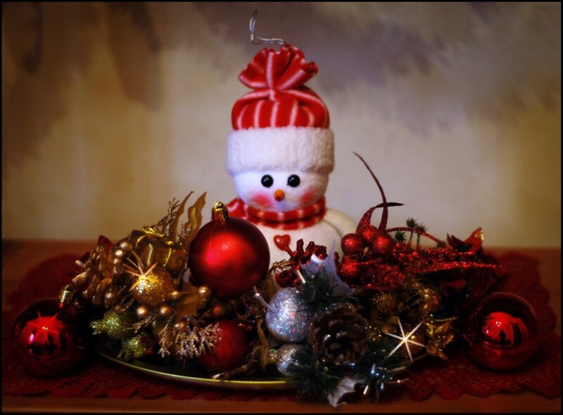 Snowman with Ornaments — Red