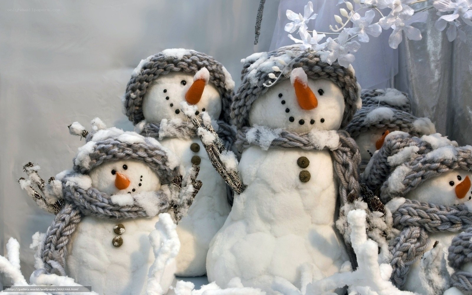 snowmen family in winter