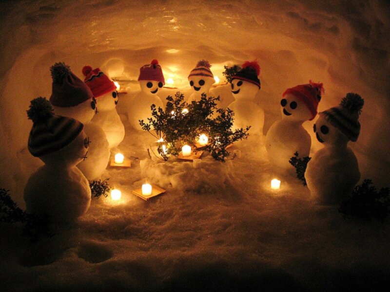 Snowmen in Snow Cave
