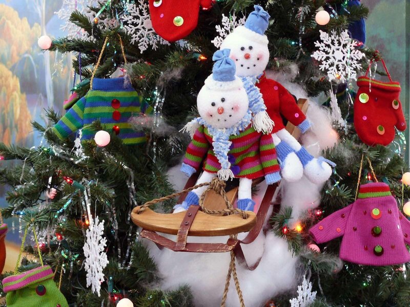 Snowmen on Sled — Green
