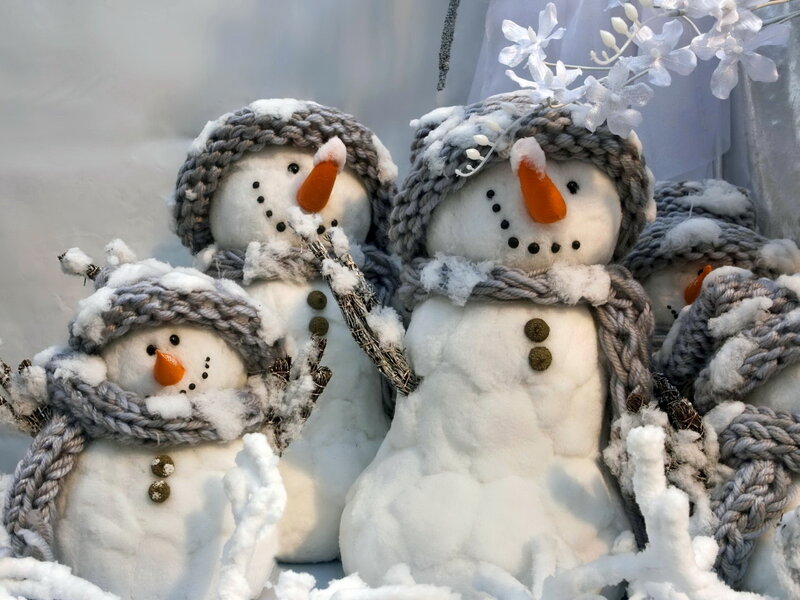 Snowmen with Hats — White