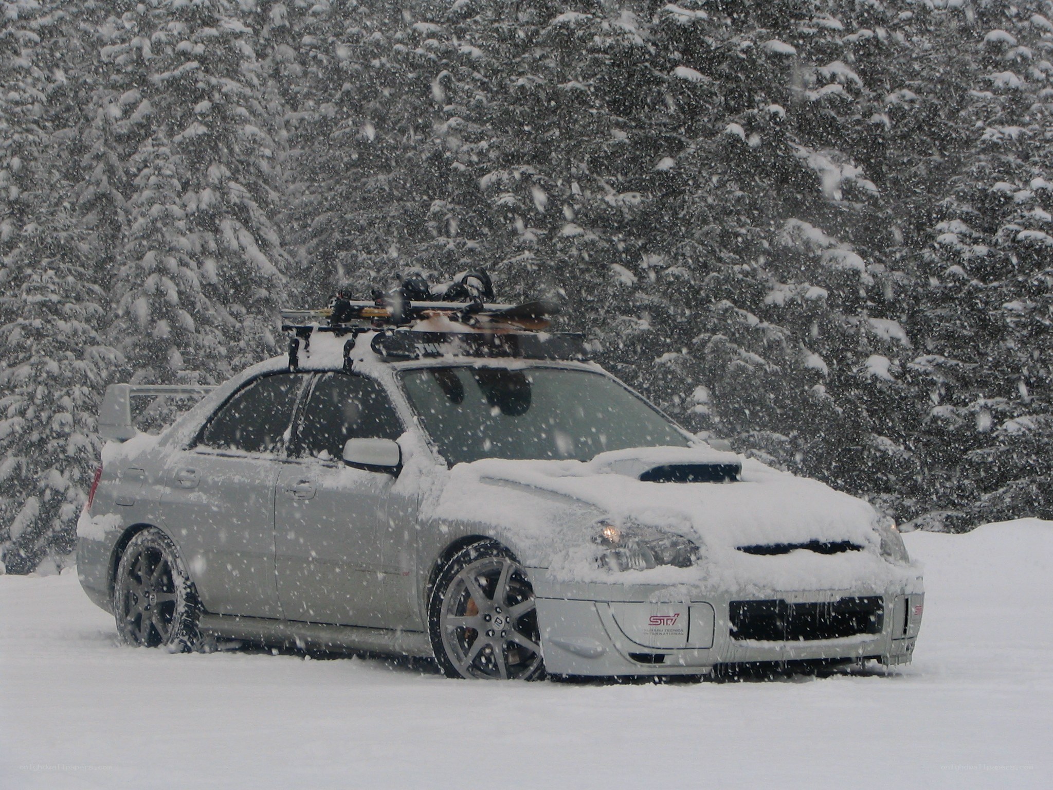 Snowy car with skis