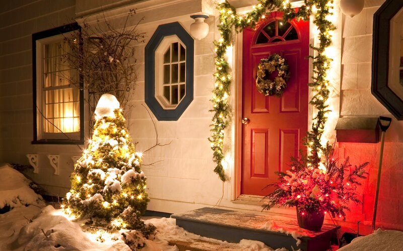 Snowy Christmas Tree — White