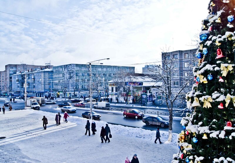 Snowy city street with Christmas tree